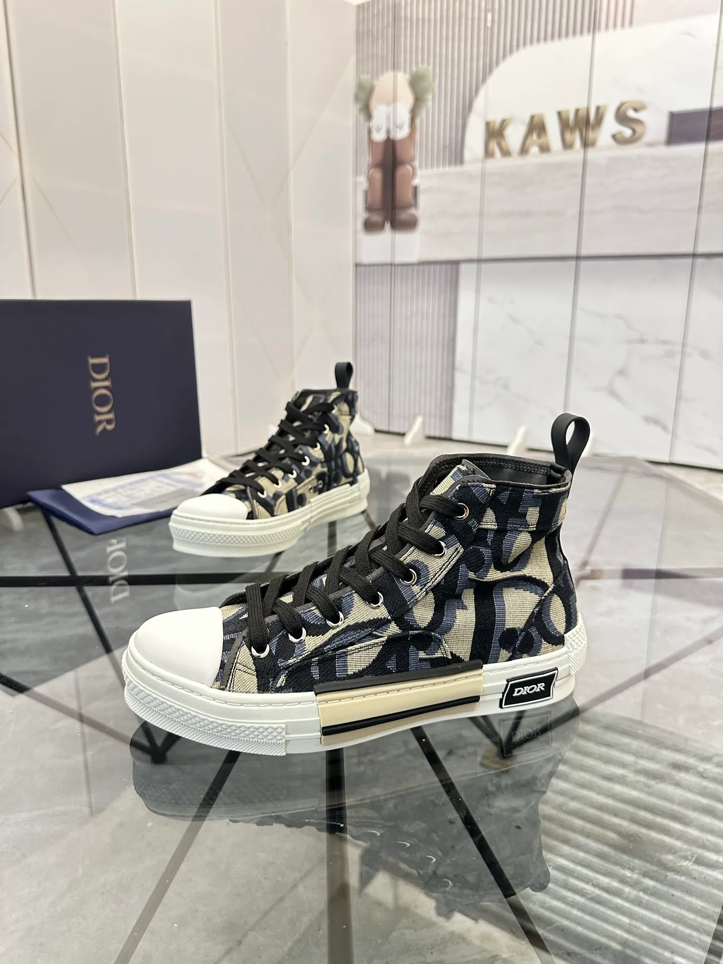Selling men's shoes 💰: 💰P460¥ Product trademark: Dio* "Dior*" high-top casual shoes Regular size: 36-45 (can be customized to 46) Couple style B23 Product materials: Upper imported original fabric, breathable lining, original outsole. No.: 007
